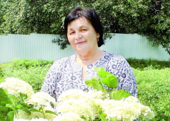 «Тәрәзә төбендә — кыяр»