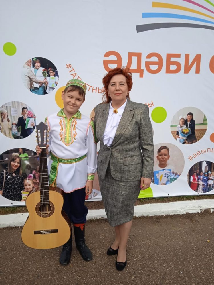 “БЕЗДӘ ГИТАРА ИРКӘ КЫЗДАН ДА КАДЕРЛЕ!”