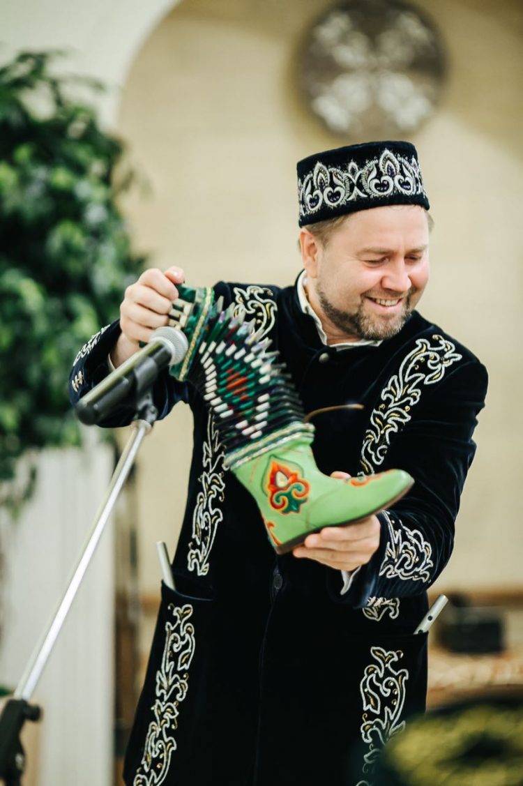 Ринат ВӘЛИЕВ:  “ҮЗЕМНЕҢ КЕШЕГӘ КИРӘКЛЕГЕМНЕ ТОЯМ”