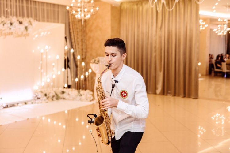 “ИРТӘН ТОРУГА, САКСОФОННЫ КУЛГА АЛАМ”