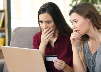 “Алар телефон аша һәр адымымны контрольдә тотты”