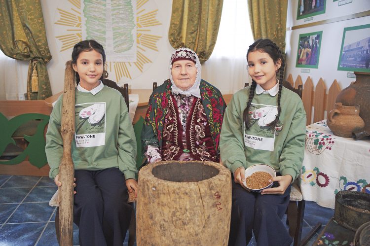 “ТАРЫНЫ КИЛЕДӘ ТӨЕП, АНЫ ОН ИТЕП ТАРТТЫРАЛАР ИДЕ”