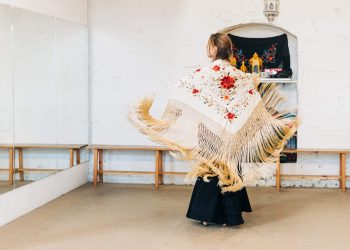 “ӘТИ-ӘНИ РӨХСӘТЕННӘН БАШКА КИЯҮГӘ ЧЫКТЫМ”