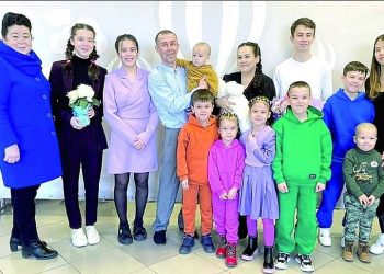 11 БАЛАЛЫ КОРМАНАЕВЛАР:  “БӘХЕТ АКЧАДА ТҮГЕЛ, ИҢ ЗУР БАЙЛЫК — ГАИЛӘБЕЗ”