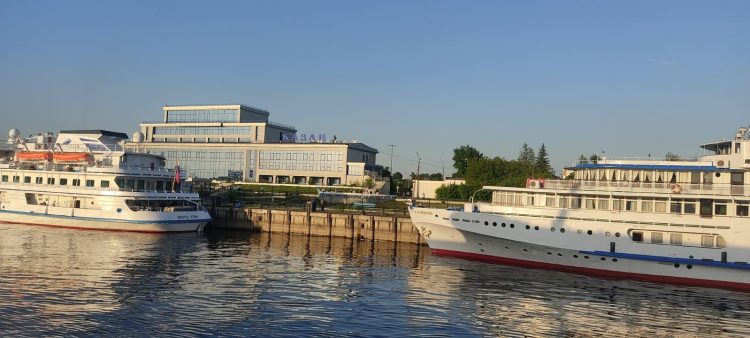 ТЕПЛОХОД — ЙӨЗМӘ КУНАКХАНӘ