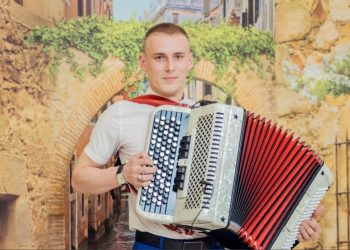 “КЕЧКЕНӘДӘН КЫРДА КОМБАЙНЧЫЛАРГА КОНЦЕРТ БИРДЕМ”