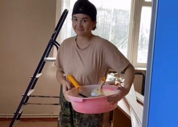 Ялгыз әбигә ремонт ясаган блогер Айгөл:  “ҮЗ КУЛЛАРЫҢ БЕЛӘН МАТУРЛЫК ТУДЫРУ РӘХӘТ”