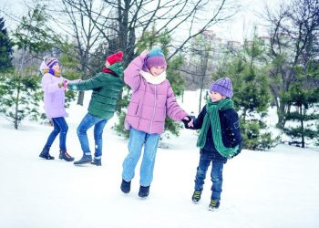 “ӘТИ-ӘНИЛӘР БАЛАНЫ ТЕЛЕФОНГА ҮЗЛӘРЕ ИЯЛӘШТЕРӘ”