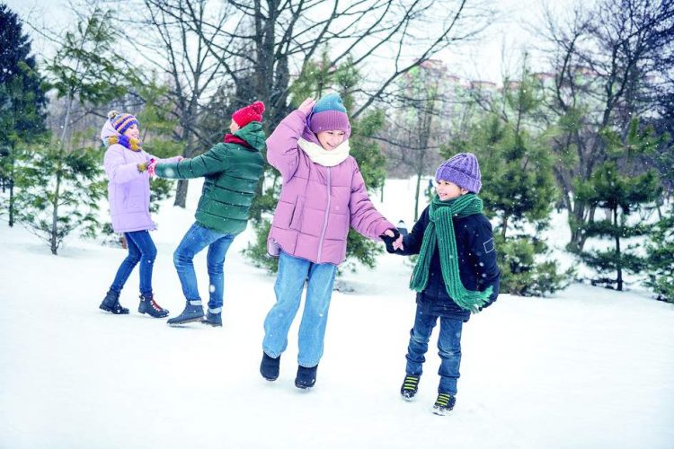 “ӘТИ-ӘНИЛӘР БАЛАНЫ ТЕЛЕФОНГА ҮЗЛӘРЕ ИЯЛӘШТЕРӘ”