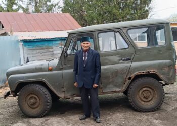 “90 ЯШЬТӘ ДӘ МАШИНАДА ҖЫРЛАП ЙӨРИМ”