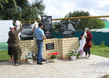 “ӘНИЛӘР ҺӘРВАКЫТ БЕЗНЕ КӨТӘ”