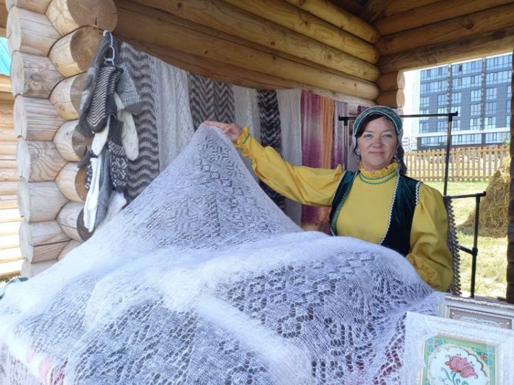 “ТӨШКЕ АШ ВАКЫТЫНДА ДА БӘЙЛӘРГӘ УТЫРАМ»