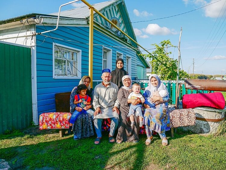 ТАТАР АВЫЛЫНДА ТАҖИКЛАР: “КҮЧЕП КИЛГӘН ГАИЛӘЛӘР ТӘРТИПЛЕ”